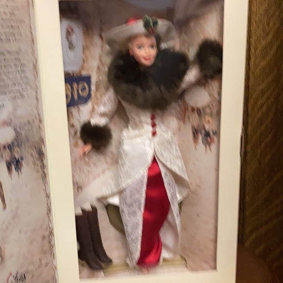 Vintage 1995 Holiday Memories Barbie .Commemorates  85 years of Hallmark cards. - Picture 2 of 5